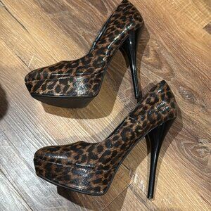 Call It Spring Leopard/Cheetah Patent Leather Stilletto Pumps (Size: ) GUC